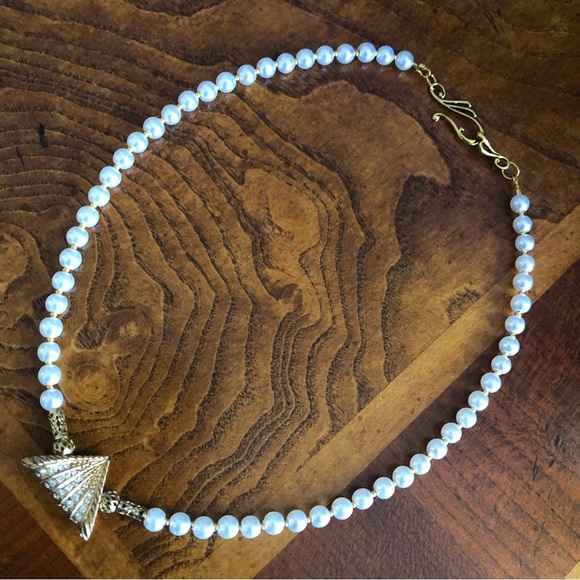 Handcrafted repurpose rhinestone triangle pendant Czech glass Pearl necklace - Picture 11 of 12